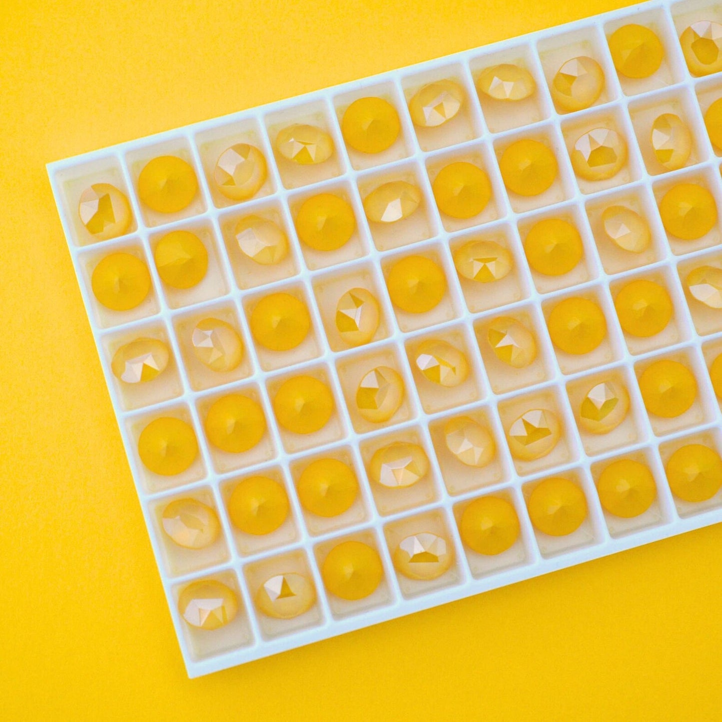 Buttercup 1088 Chatons Barton Crystal, 39SS