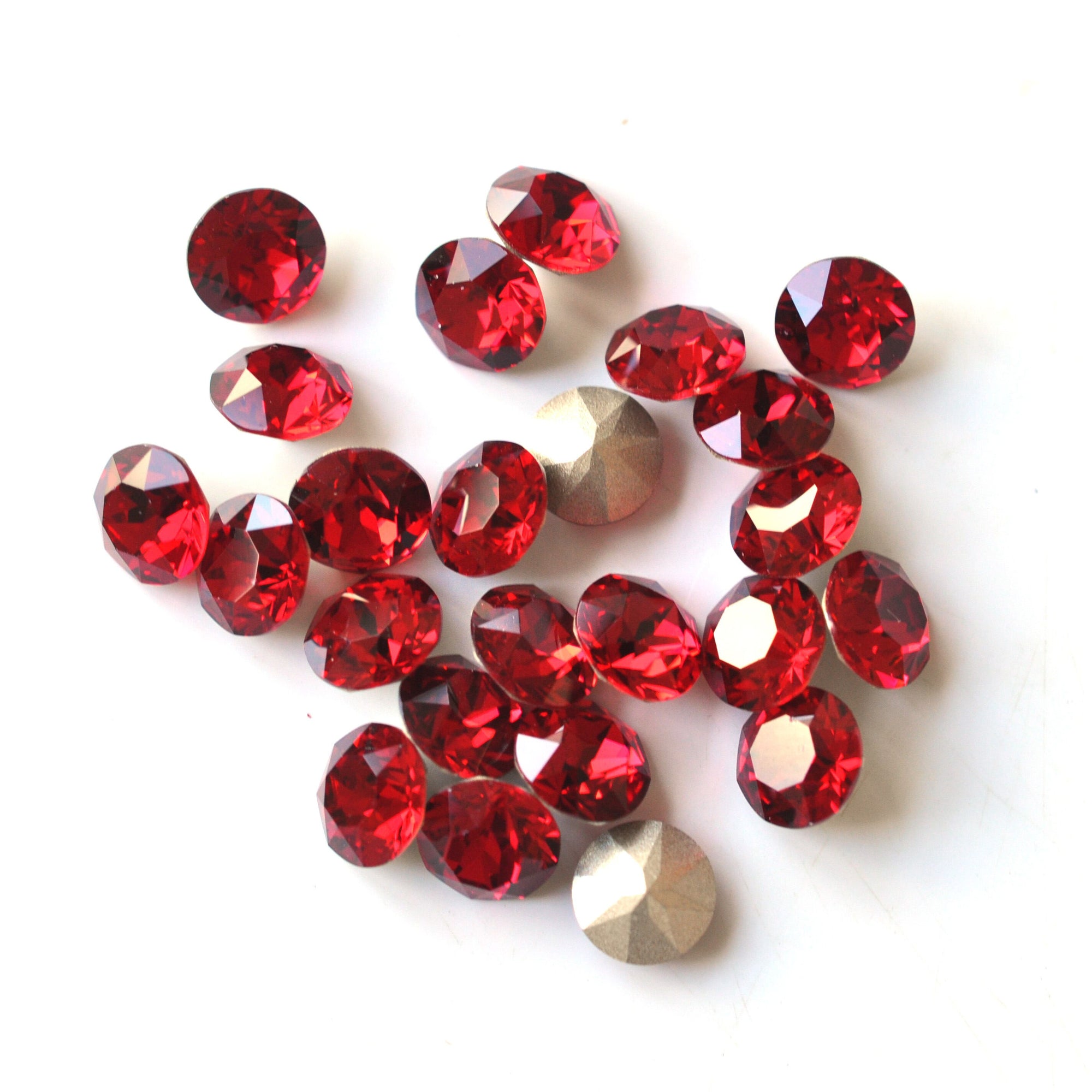 Scarlet 1088 Pointed Back Chaton Barton Crystal 39ss, 8mm