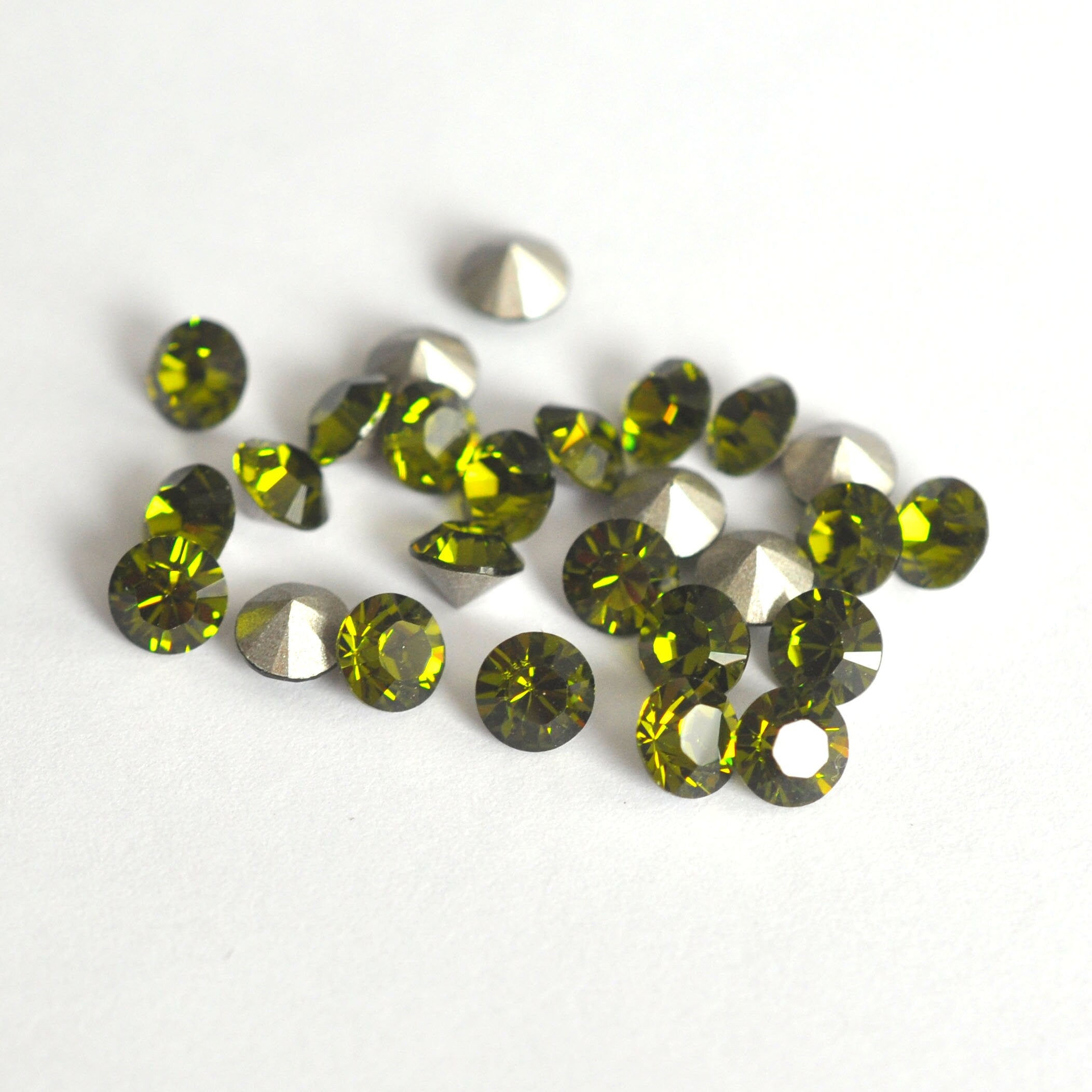 Olivine 1028 Pointed Back Chaton Barton Crystal 29ss, 6mm