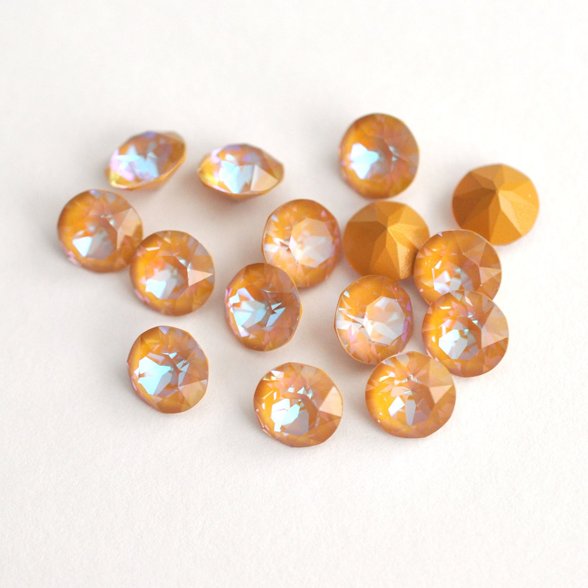 Ochre Delite 1088 Pointed Back Chaton Barton Crystal 39ss, 8mm