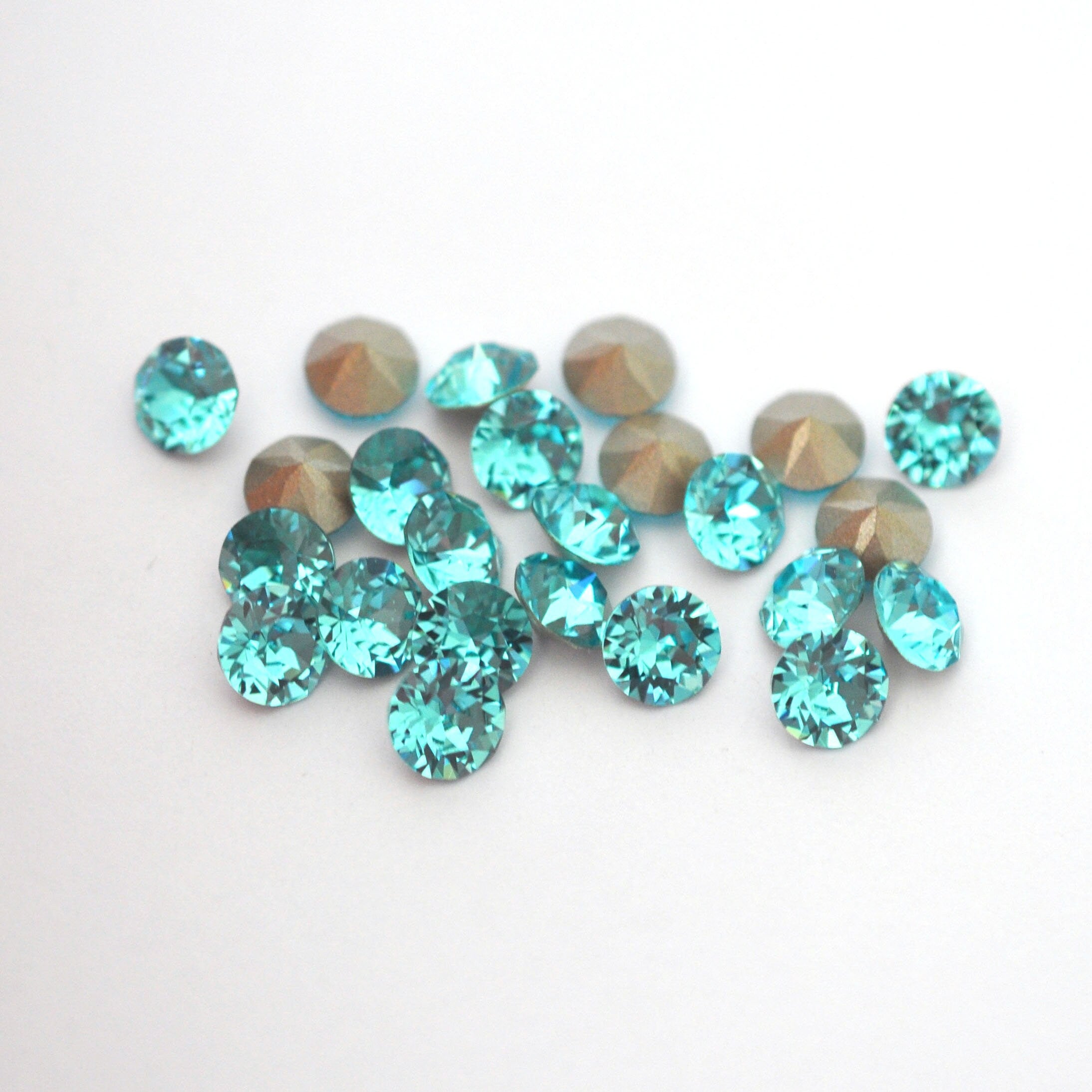 Light Turquoise 1088 Pointed Back Chaton Barton Crystal 29ss, 6mm