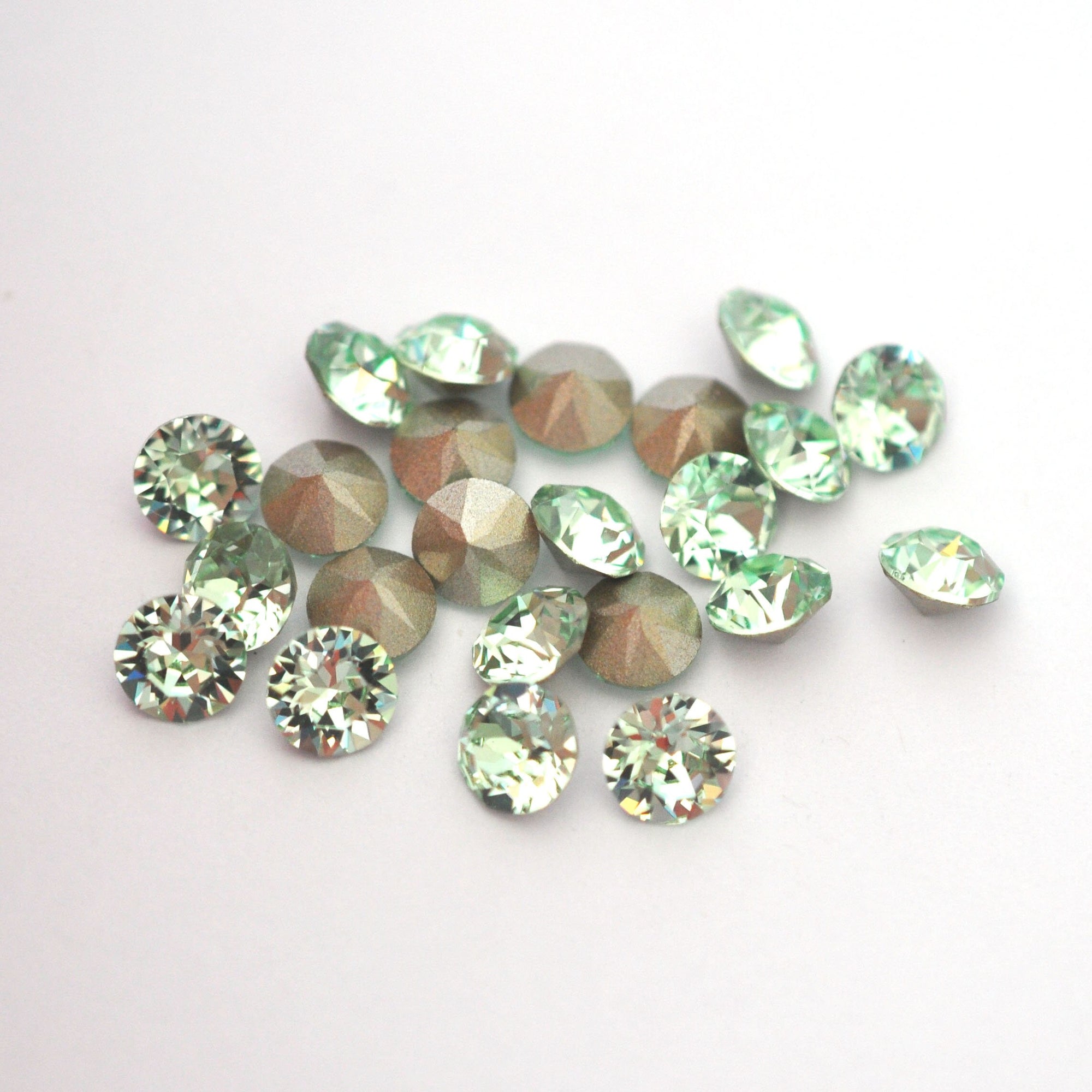 Chrysolite 1088 Pointed Back Chaton Barton Crystal 29ss, 6mm