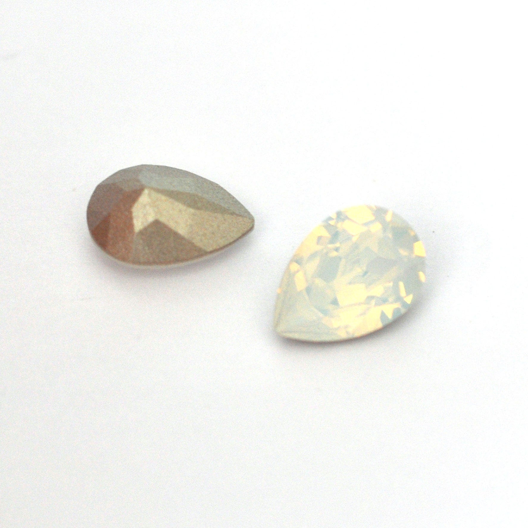 White Opal Pear Shape 4320 Barton Crystal 14x10mm