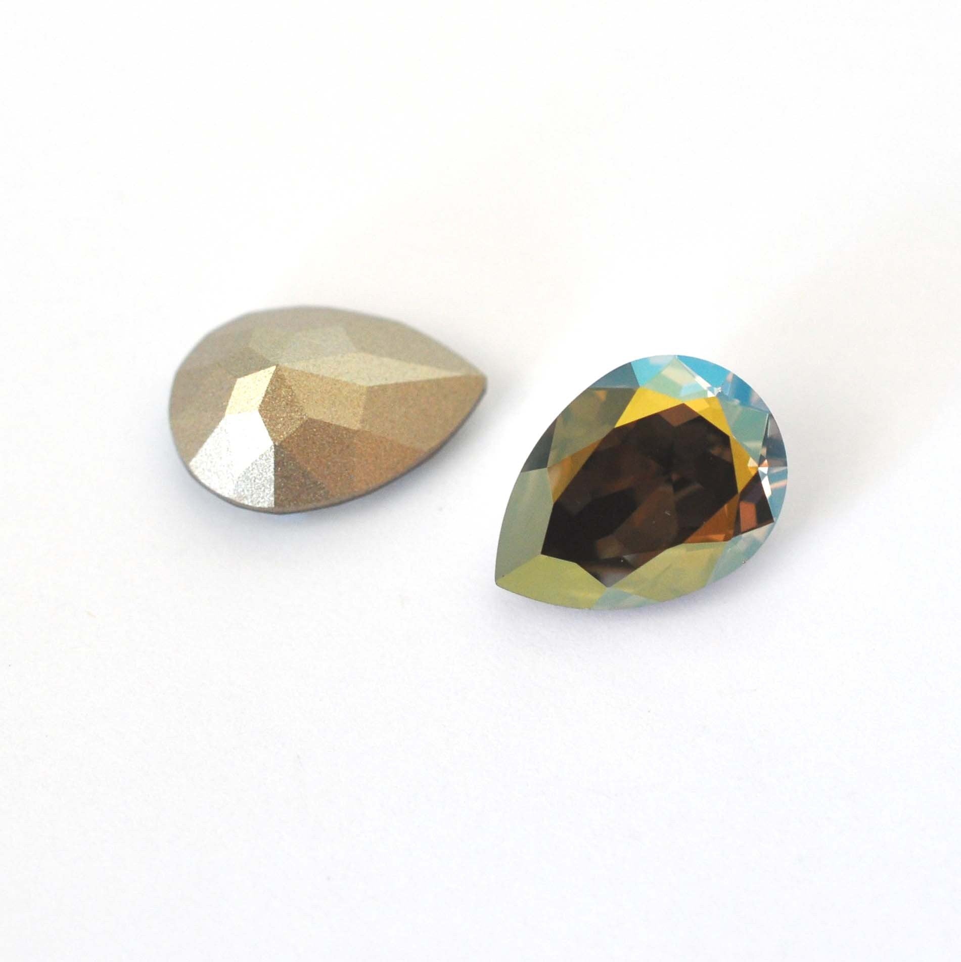 Iridescent Green Pear Shape 4320 Barton Crystal 18x13mm, 1 Piece