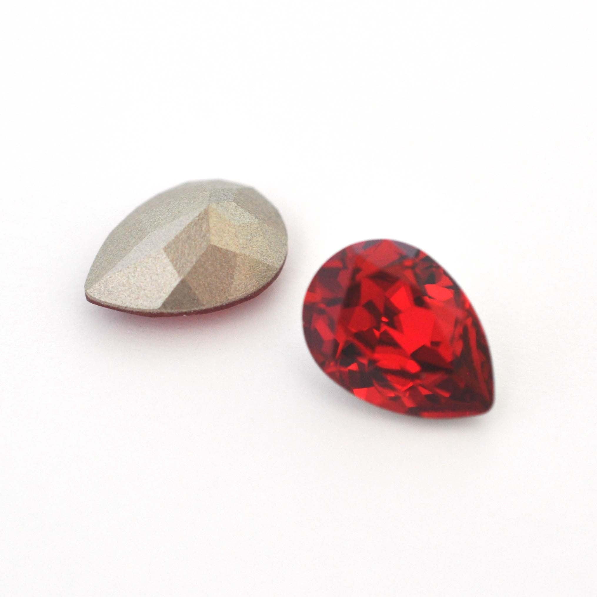 Scarlet Pear Shape 4320 Barton Crystal 14x10mm