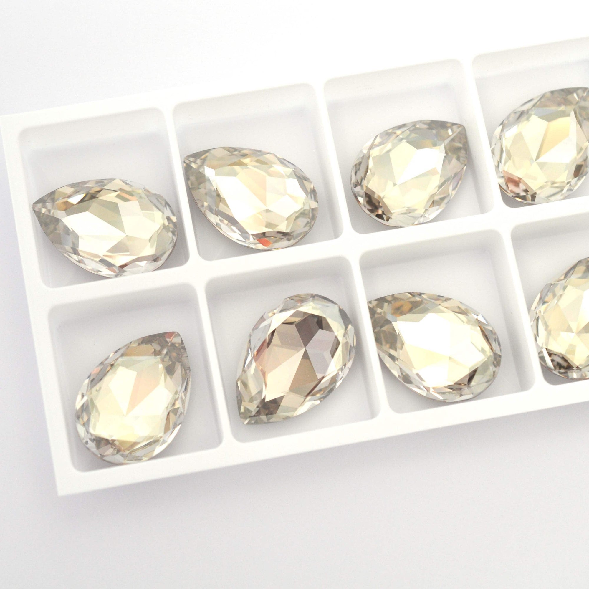 Silver Shade Pear Shape 4327 Barton Crystal 30x20mm, 1 Piece