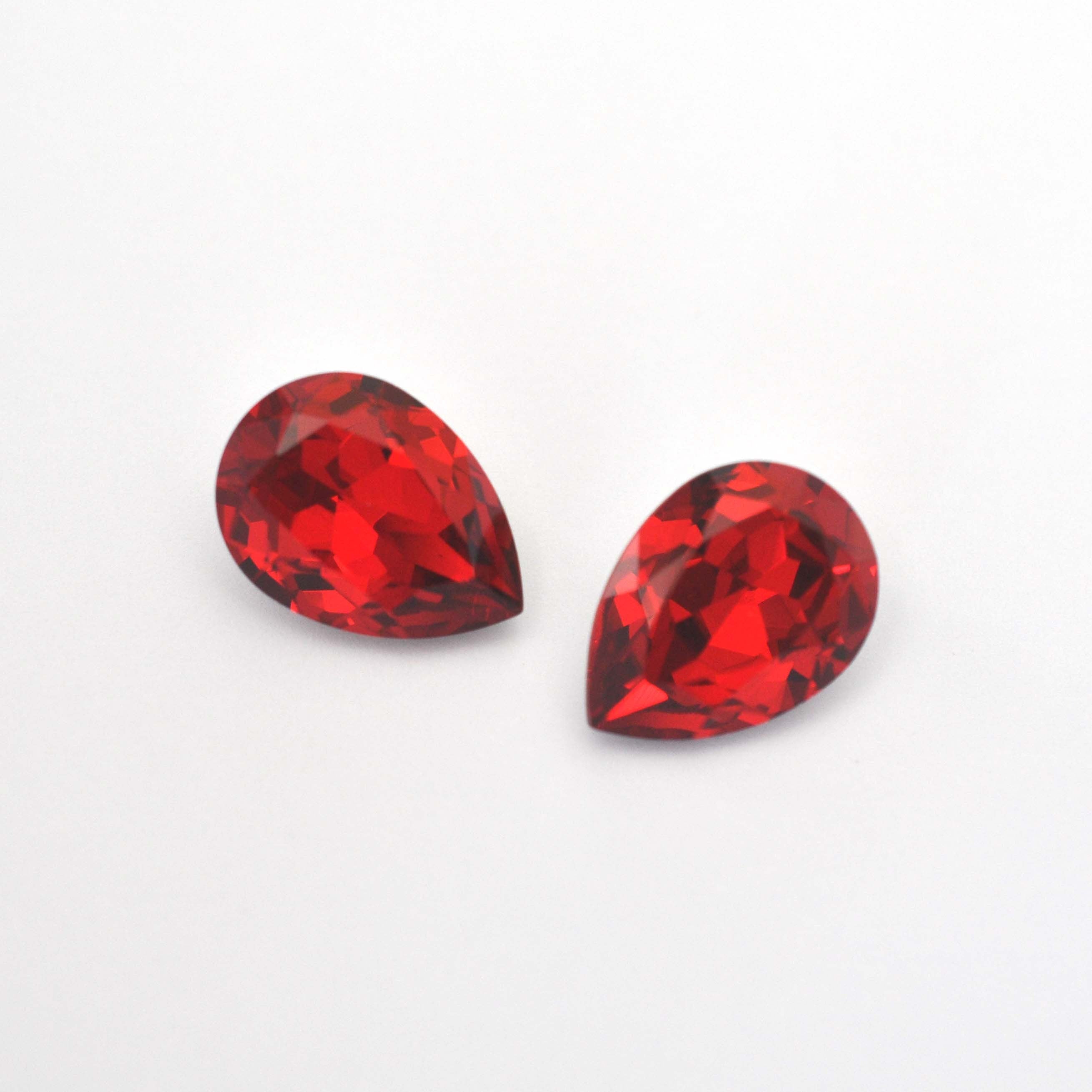 Scarlet Pear Shape 4320 Barton Crystal 18x13mm