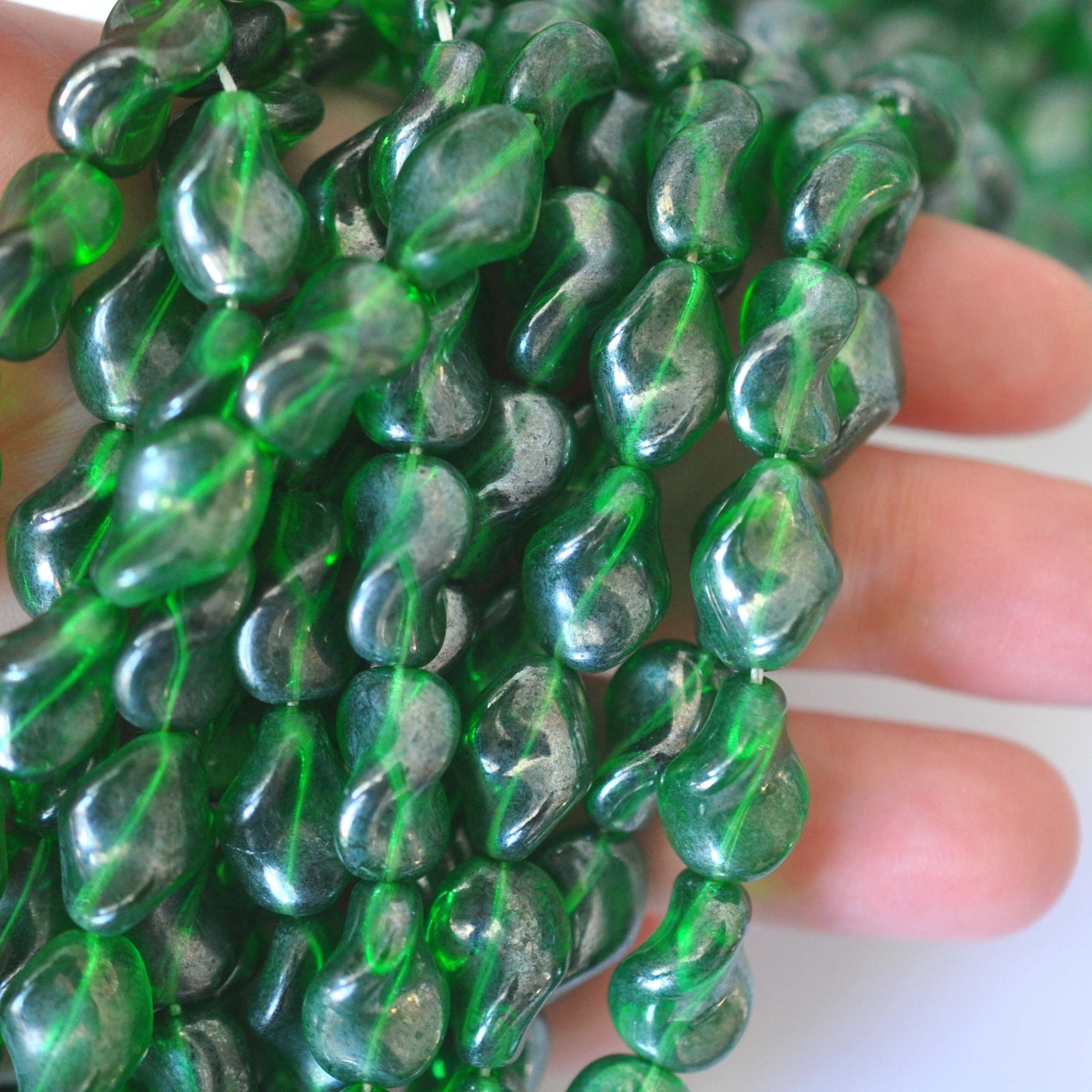 Red &amp; Green Satin 16MM Swirl Beads - 12 Beads