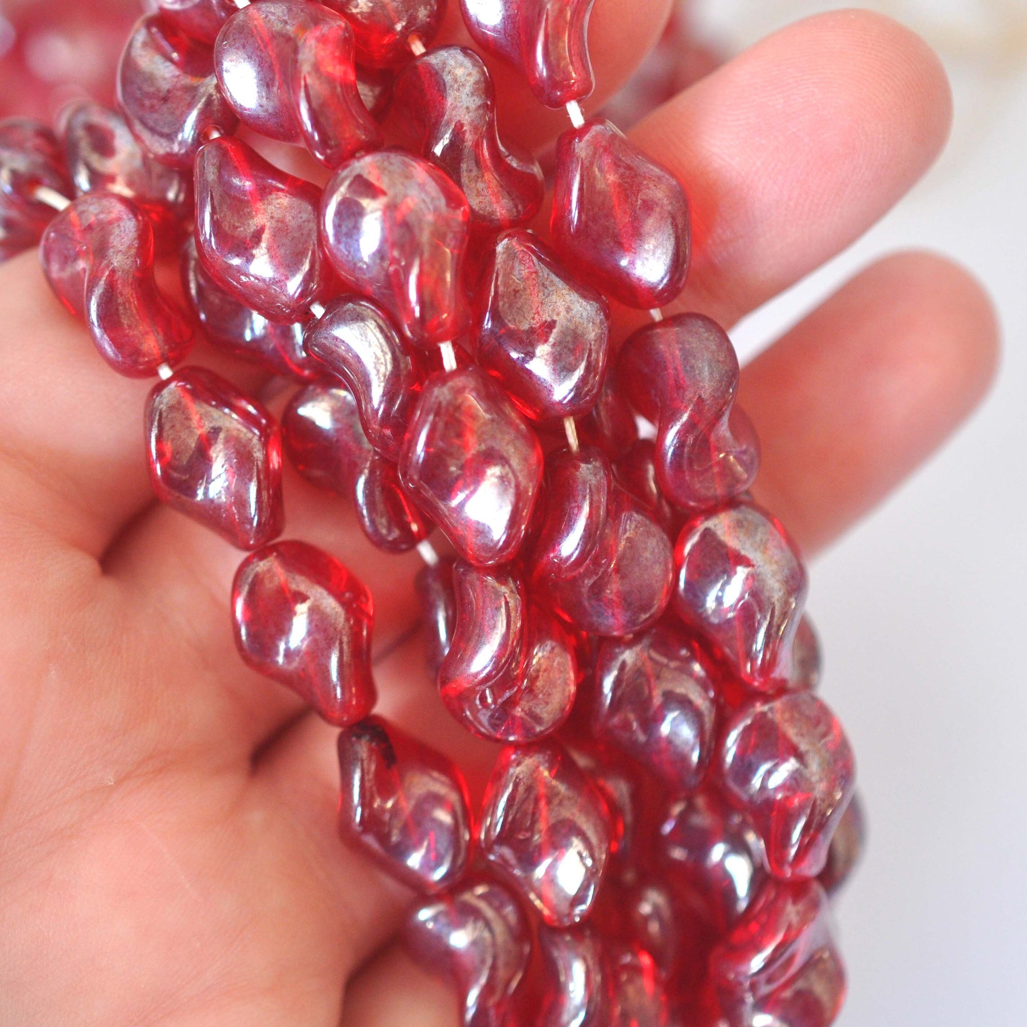 Red &amp; Green Satin 16MM Swirl Beads - 12 Beads