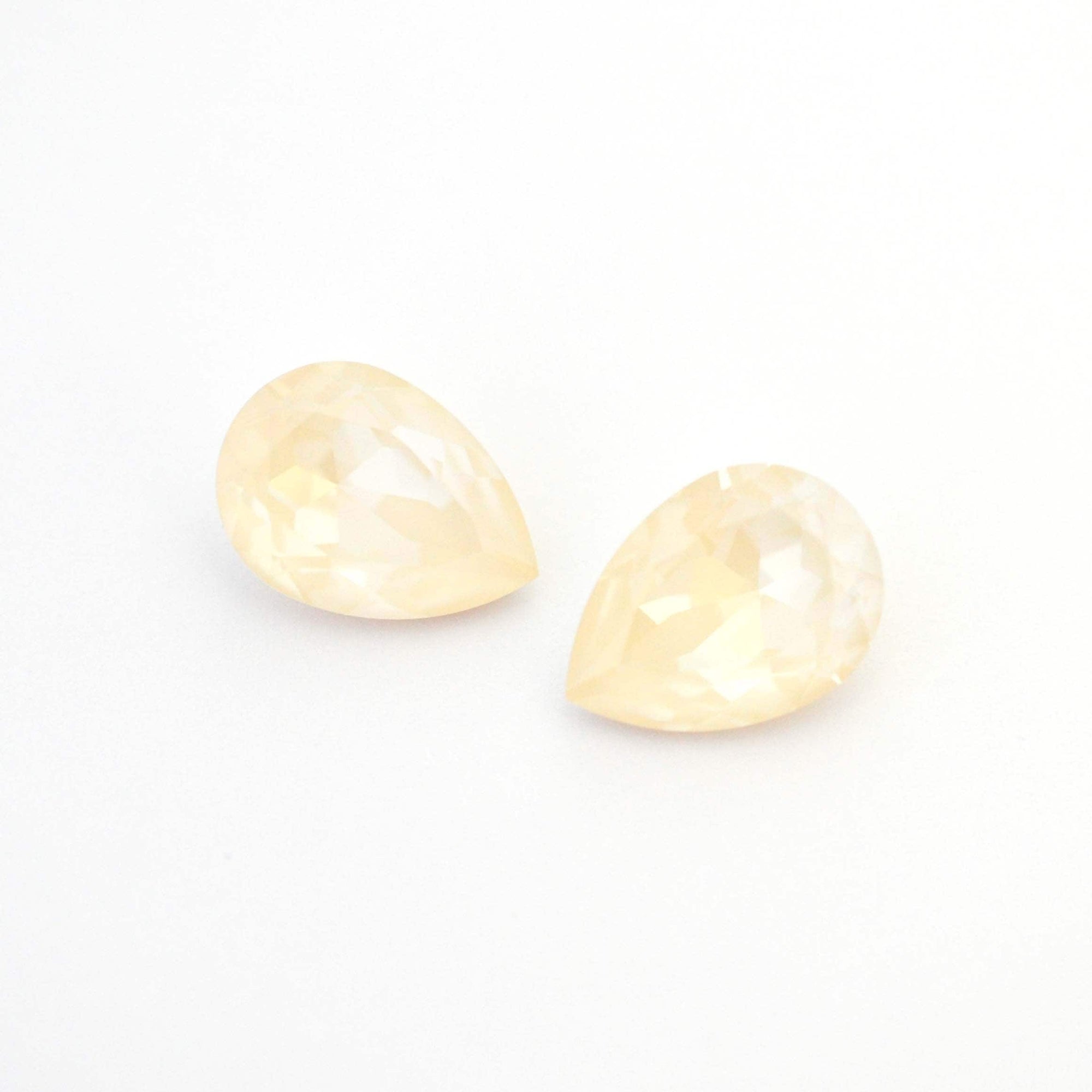Linen Ignite Pear Shape 4320 Barton Crystal 18x13mm