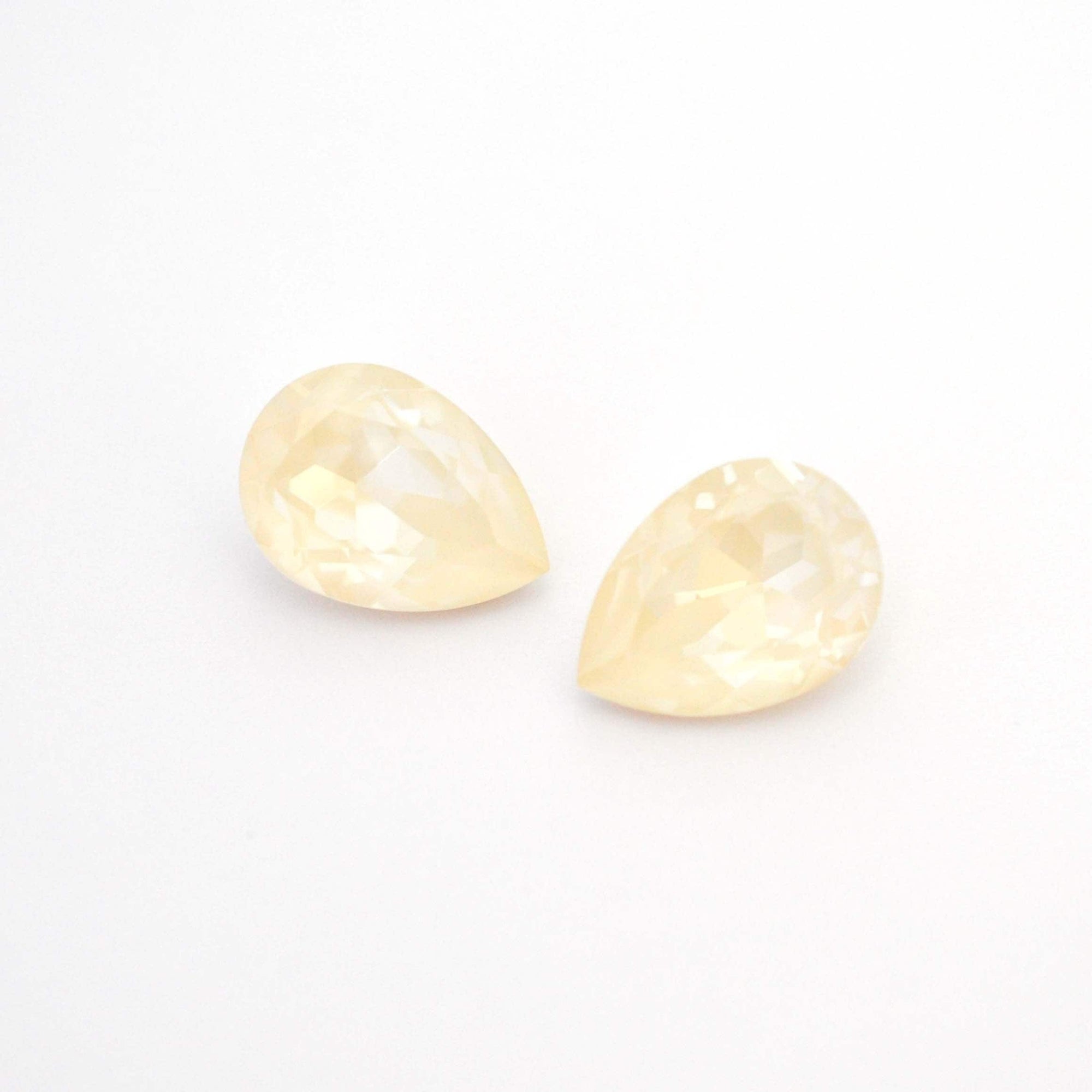 Linen Ignite Pear Shape 4320 Barton Crystal 18x13mm